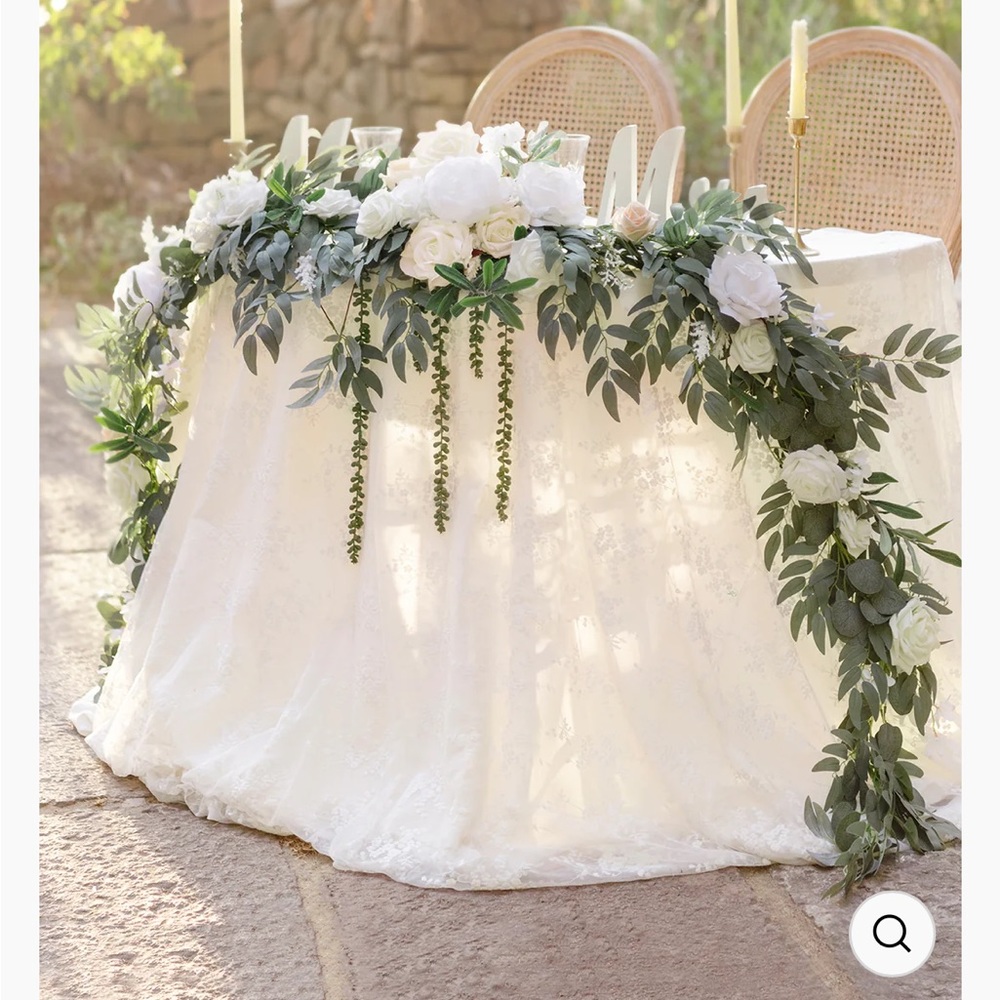 Lings Moments head table garland.